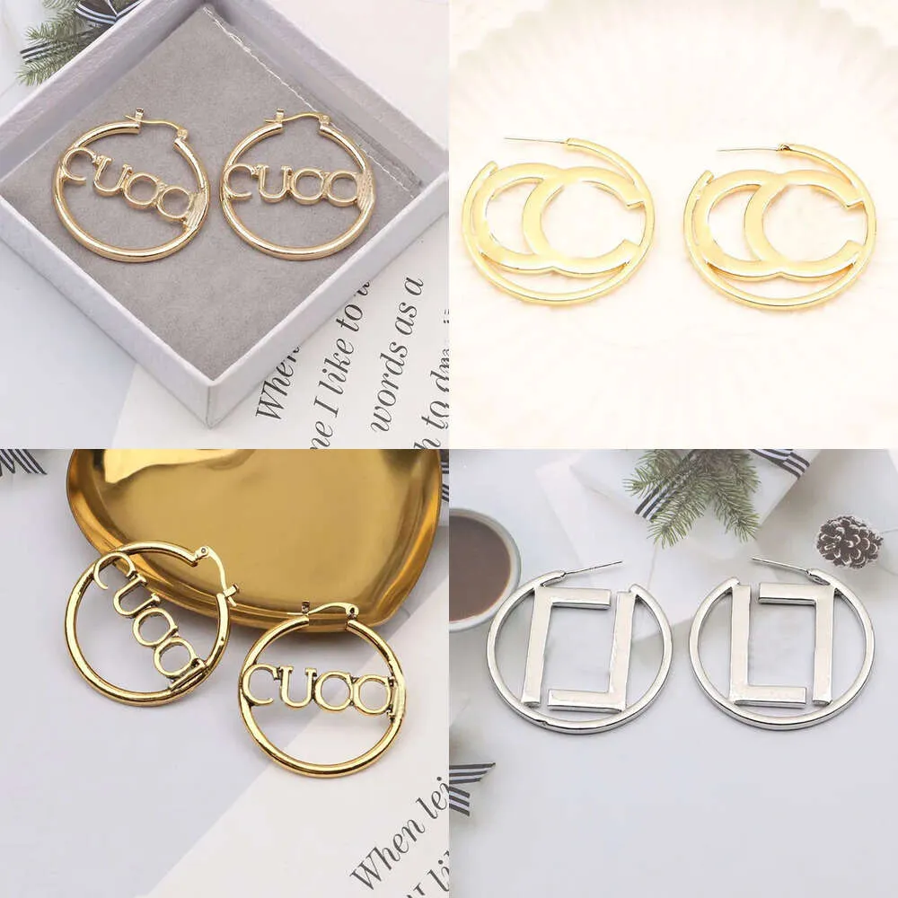 Designer Vintage Hoop örhängen för kvinnor Girls Gold Geometric Big Circle Ear Studs Valentine's Day Gift Olika 2024