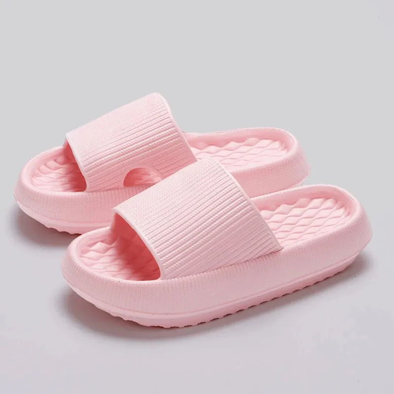 Plats de plate-forme d'épaisseur d'épaisseur Eva Soft Sole Oreiller Slides Summer Beach Flip Flop Non Slip Bathroom Home Y240412