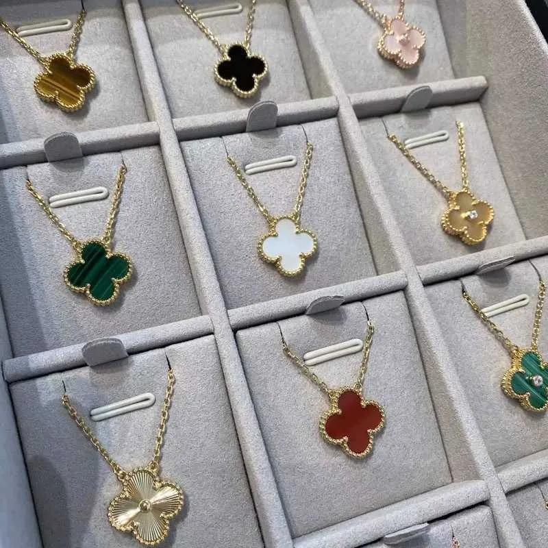 Brand de créateur Van Four Collier d'herbe à feuilles femelle 18K Gold Lucky Pendant blanc Fritillaria Red Jade Chalcedony Collar Chain pour petite amie