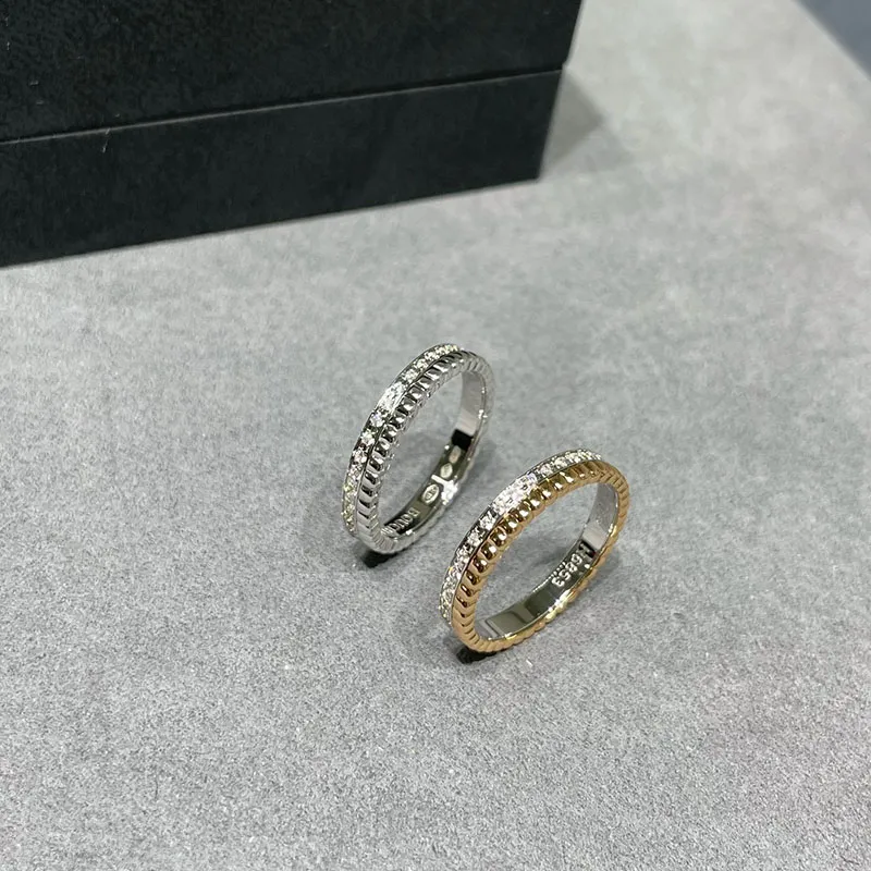 Nouvelles arrivées Brand dupe de haute qualité 925 Anneau en argent sterling pour les femmes avec des diamants mini largeur