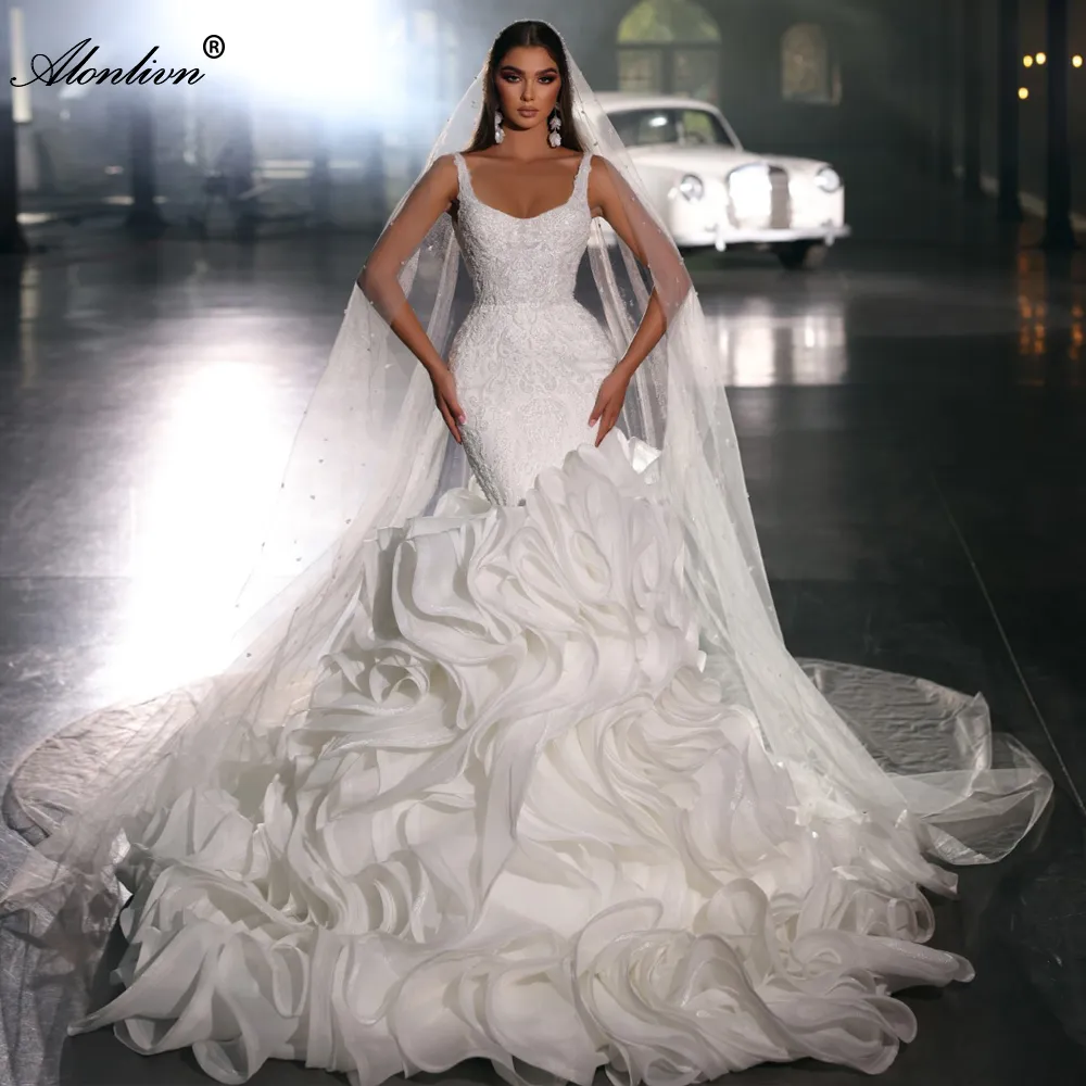 Luxurious Beading Pearls Lace Spaghetti Straps Mermaid Wedding Dress With Tiered Ruffled Train Sleeveless Vintage Trumpet Bridal Gowns 2024