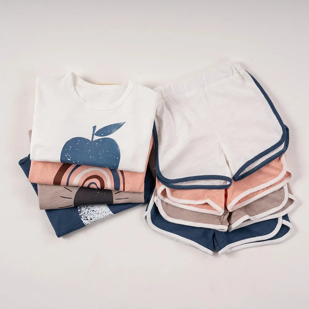Yaz 2pcs Çocuk Giysileri Setleri Kore Moon Baskı Kıyafetleri Muslin Patchwork Günlük Takım Takımlar Çocuk Şortları T-Shirt Erkek Kız Kıyafetleri 240418