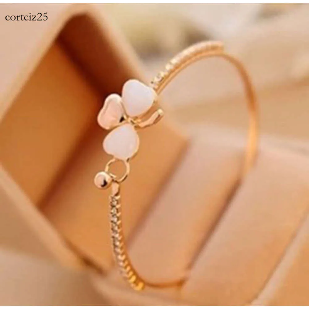 Brazalete de trébol amenazas de lujo Fashion clásico diseñador de cuatro hojas joyas chapadas chapadas elegantes pulseras de neblina para mujeres 6513