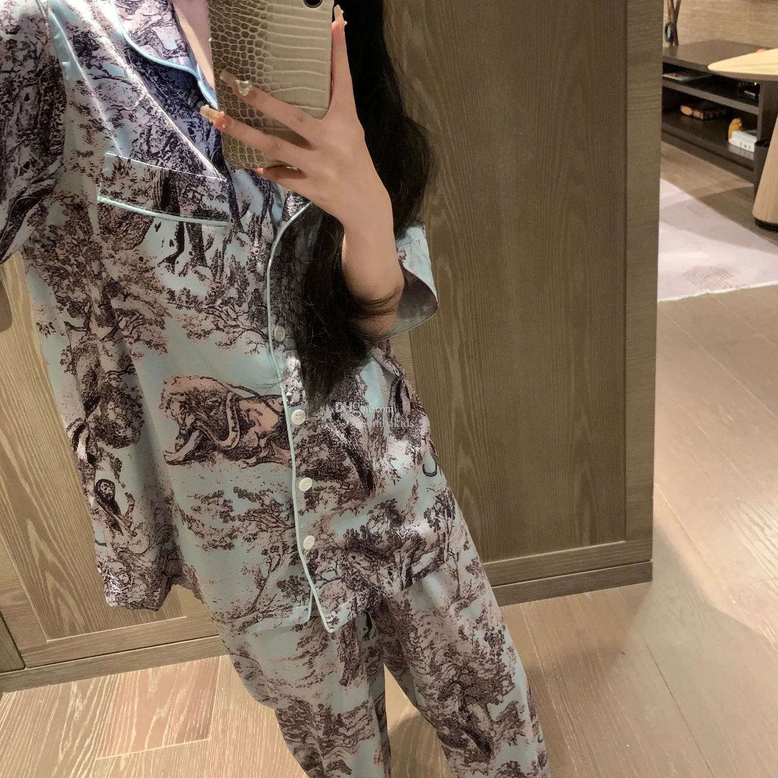 Di 24New Spring Summer Women's Pajama Modna butik butik PaJamas klasyczny wzór zwierząt Pajama Zestaw dwuczęściowy zestaw piżamy kobiet wysokiej jakości piżamy