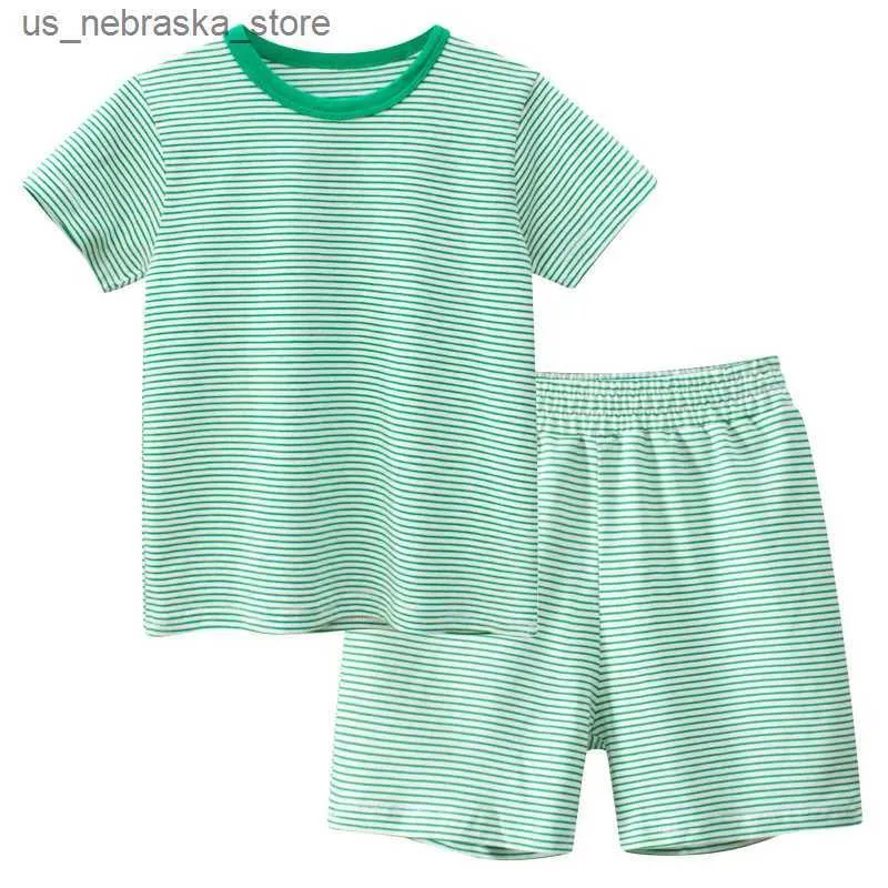 T-shirt 2024 Summer Nuovi set di stampe gessati per ragazzi T-shirt a manica corta + pantaloncini sportivi abbigliamento per bambini cotone outfit 2pcs q240418