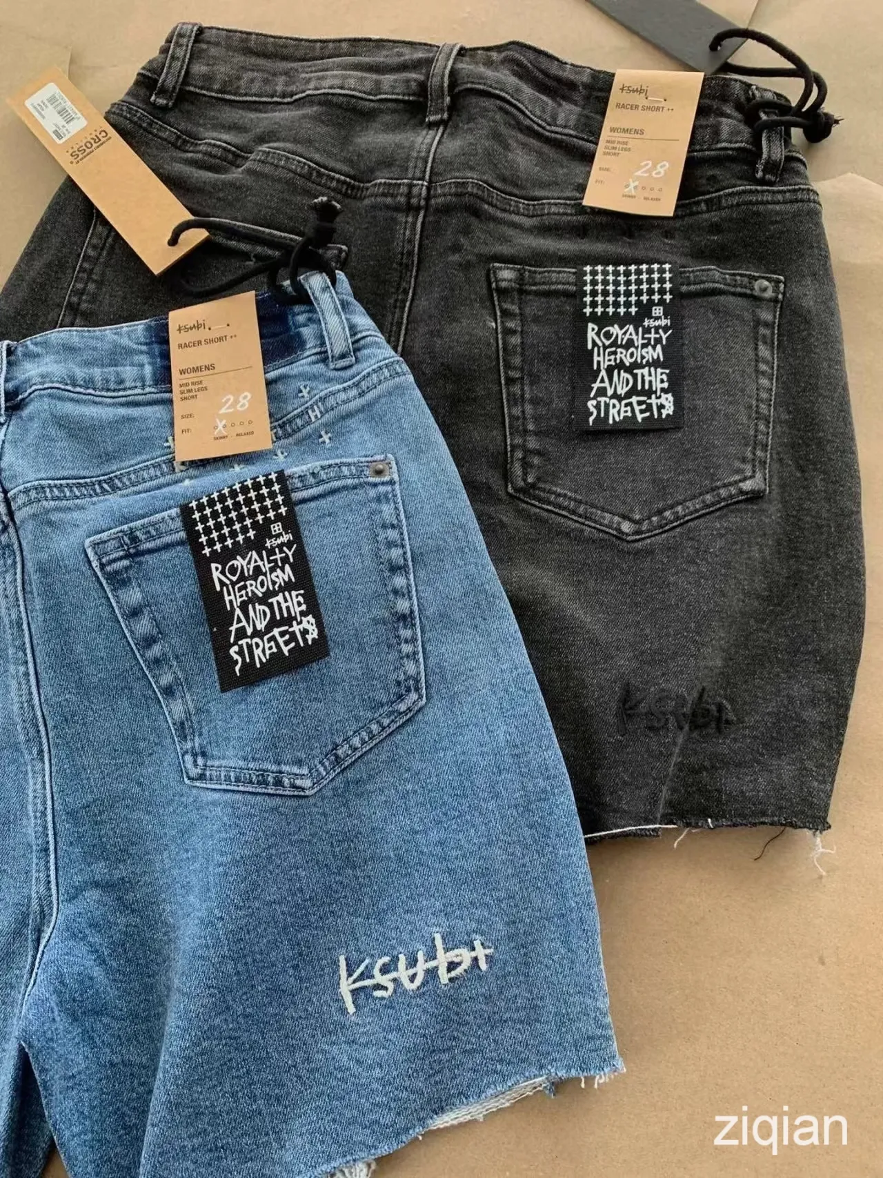 Kvinnor Ksubi Jeans Kith Brand Long Jean Denim Shorts Cycling Pant Kort cowboy kjol flicka ksubi jeans grå sida samma vår sommar svart utbränd krossad designer 333