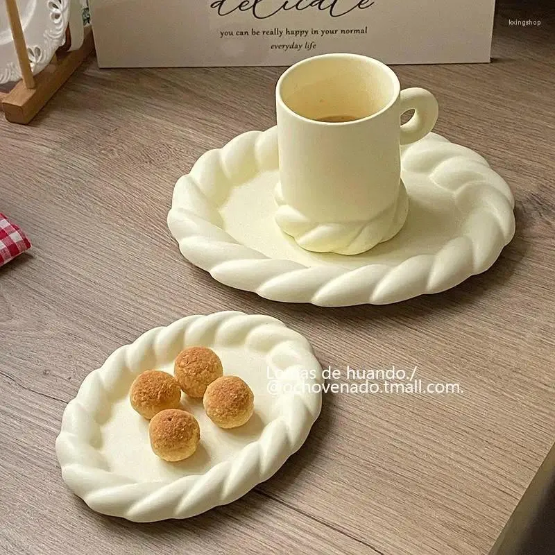 Decorative Figurines Plates Beautiful Afternoon Tea Dessert Ceramics Breakfast Cake Disc Home Accessories Soild Dried Fruit Tray Delicate