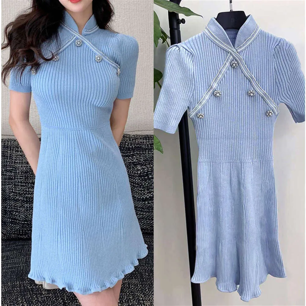 SP Spring Chinese Cheongsam mini klänningar kvinnor kort ärm modedesigner strass blå klassisk mode smal smal stickad klänning FZ2404174