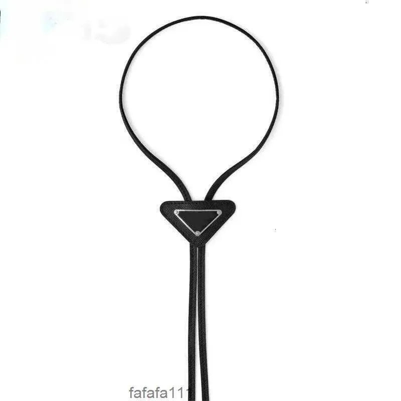 UNISSISEX CCARCTIE NOVA DESIGNER DE CALO DE CALO BOLO TIR BLACK PARA MONS TRIANGLE METAL METAL METAL DISTIMAISTION DISTINCIME