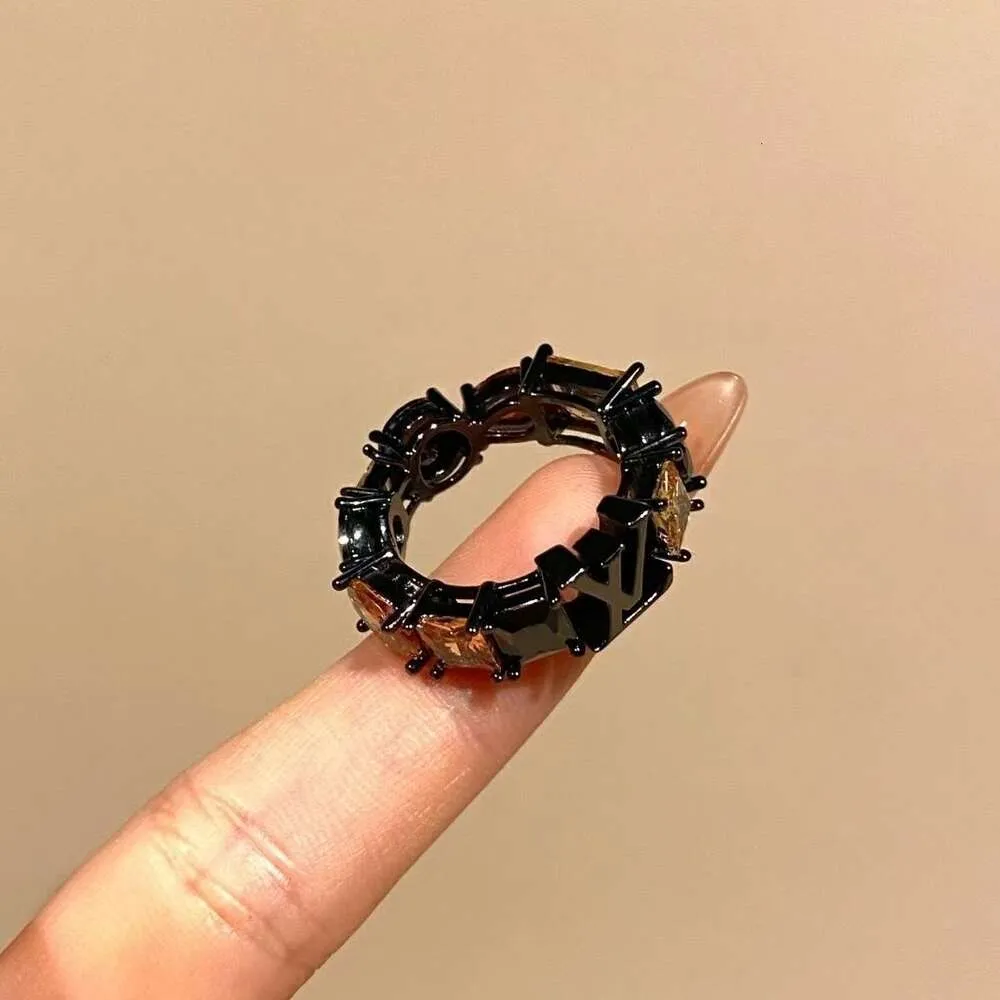 Da Fu High quality ceiling high aesthetic black crystal ring for boys with a sense of luxury and unique design that is niche