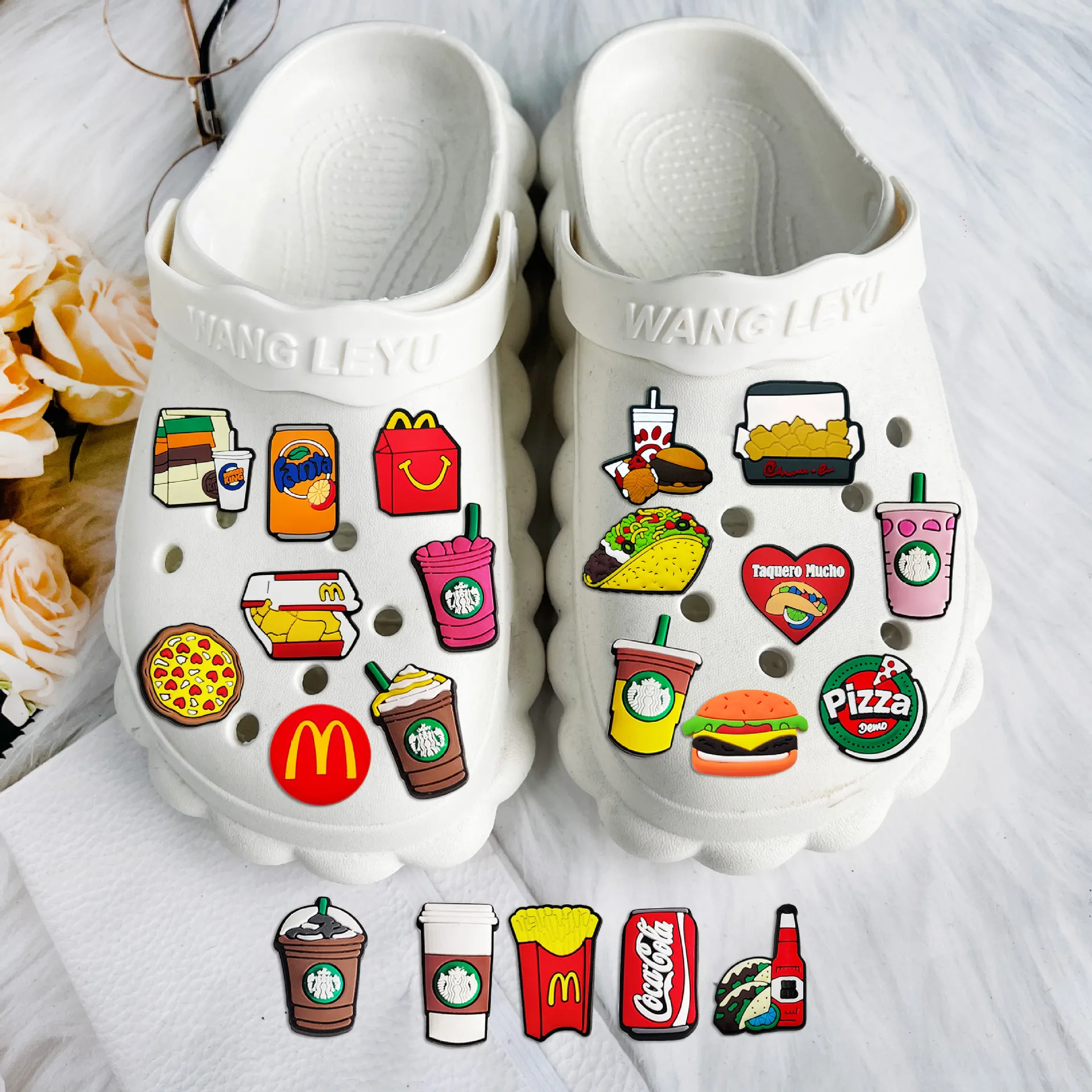 31Colors Summer Brink Food Anime Charms Wholesale Enfant Memories Game Funny Gift Cartoon Charmes Accessoires de chaussures PVC Décoration Boucle Soft Rubber Clog Charmes