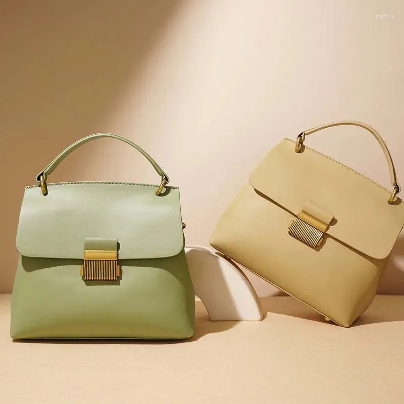 어깨 가방 플랩 가방 여성용 2024 Spring Bolsas Crossbady Bolsos Mujer Gold Buckle Square Sac de Femme