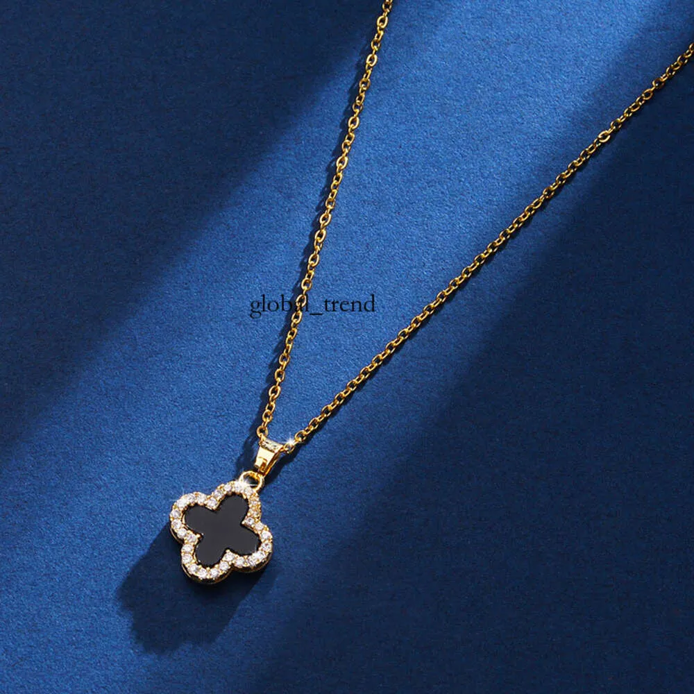 Four Leaf Clover Black and White Dual Color Full Diamond Necklace for Women in 2024, New Trendy and Fashionable Collarbone Chain Titanium Steel Necklace 185