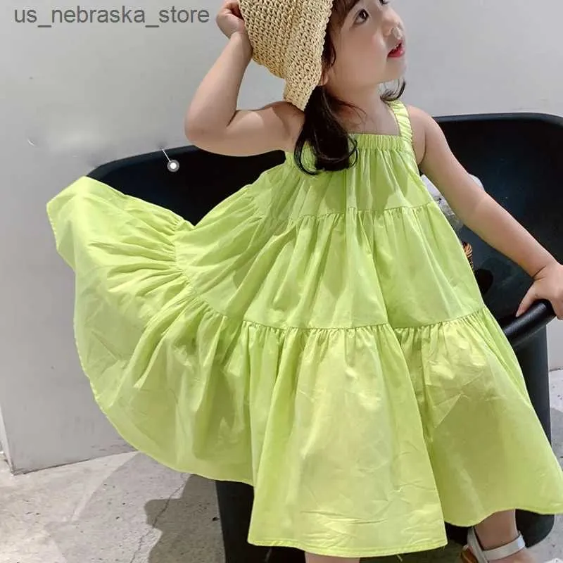 Flickans klänningar flickor klänning sommaren 2022 koreanska coola casual barns klädkaka prinsessan klänning baby barns pendelle strand verssidos q240418