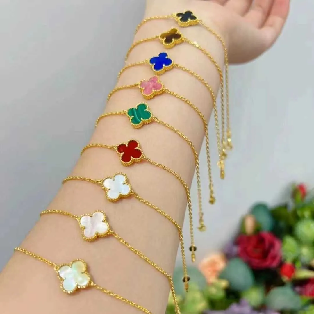 Designer Originalmarke Van V Gold Lucky Flower Female Klee Mini -Armband mit natürlicher weißer Beihong -Jade -Medaille in 18k Rose Logo plattiert