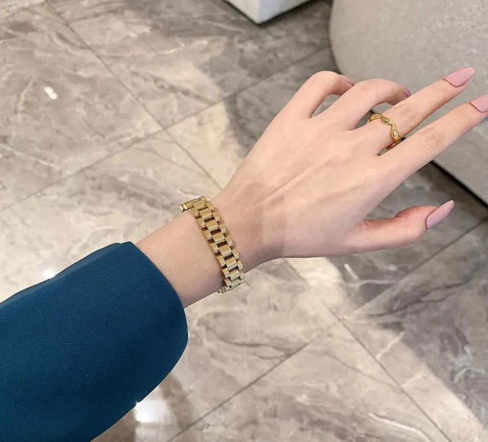 Tênis hiphop titanium with gold pave watch strap declaração pulvelet feminina jóias de aço inoxidável Vestido chique no Japão FAS4255425
