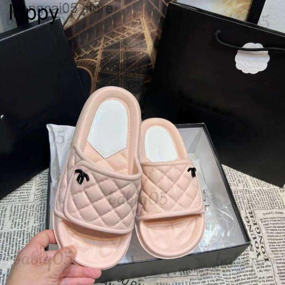 New Slippers designer sandals ladies summer flat beach luxury slippers letter drag Platform Fashion brand Men Women Sandals Slippers