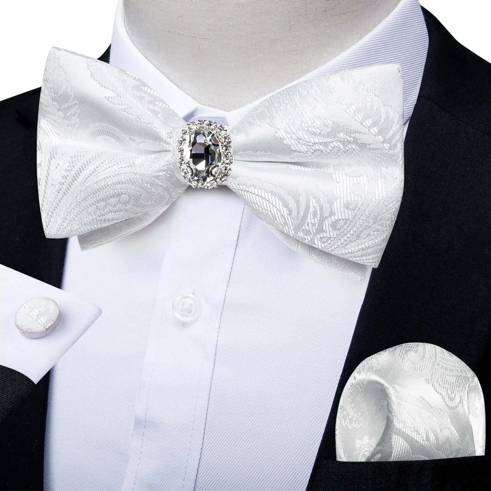 Einzigartiger Designer weißer vorgebundener Bowtie mit Juwelenring Hochzeit Herren Biege Binde Schmetterlingsknoten für Business HandeEchief Set 240418