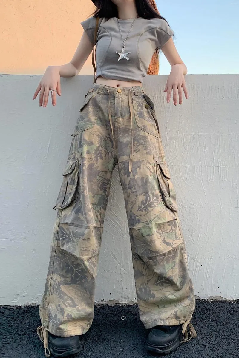 Kvinnors jeans high street amerikansk stil tvättade baggy kvinnor 2024 modeller raksträng kamouflageficka lös och bekväm lastbyxa