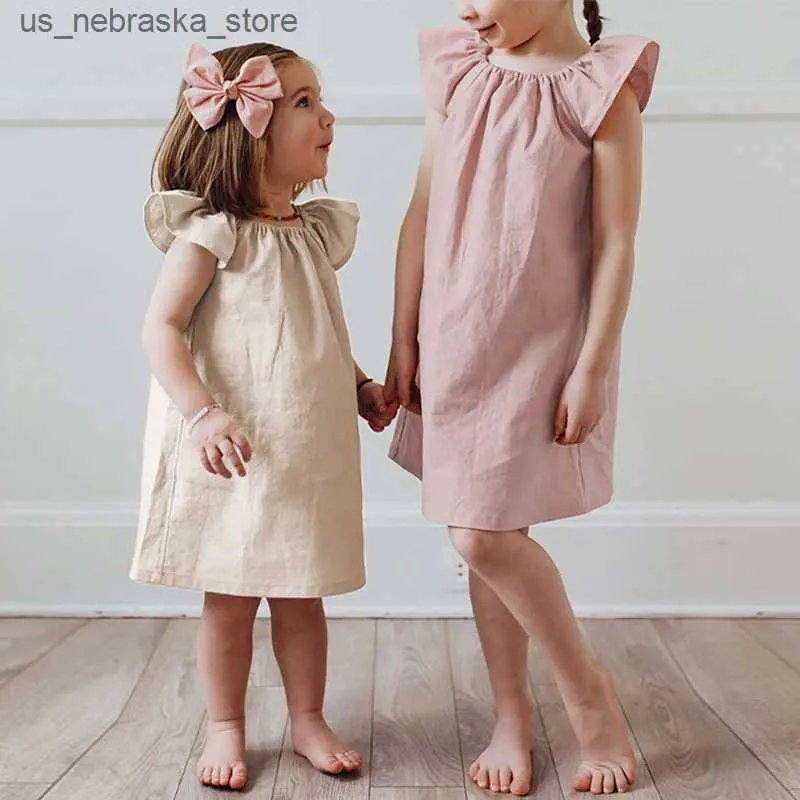 Девушки платья для девушек платья летние новое льняное бамбуковое волокно Смесь сплошного цвета милый маленький летающий рукав платье принцессы детская одежда Q240418