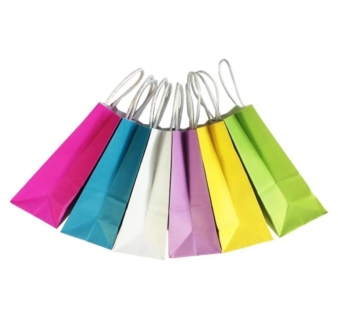 Sac cadeau en papier Kraft 50PCACK Kraft 21x15x8cm Couleur solide Boutique Store Festival Gift Wraps Sacs avec manche2975492