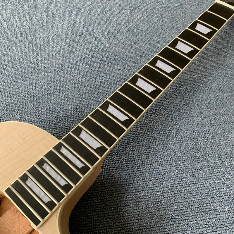 Guitarra elétrica semi-acabada de madeira crua, folheado de bordo de tigre, spray pintado de acordo com requisitos pessoais