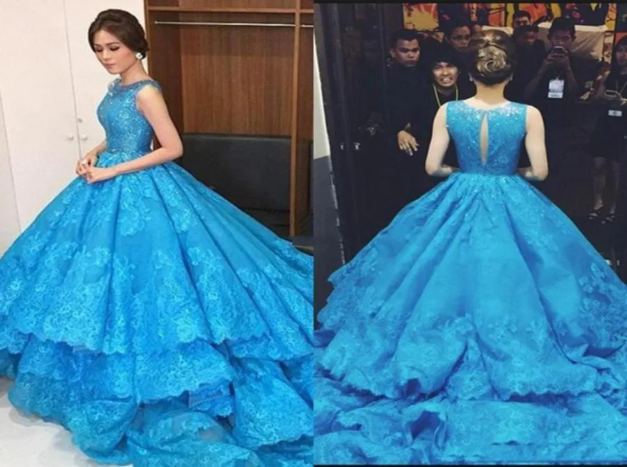 Michael Cinco Blue Evening Dresses Layered Spets Appliques Vintage Ball Gown Party Gowns Dubai Kaftan Vestidos de Festa Crystal Bea7607718