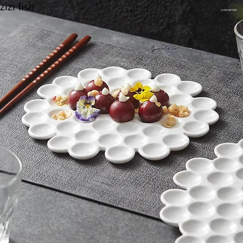 Platen zuivere witte onregelmatige keramische honingraatplaat creatief dessert snack sushi schotel moleculaire keuken specialiteit