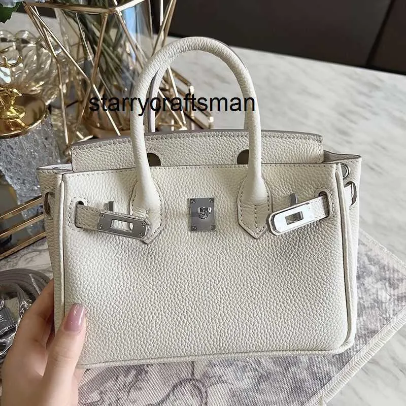 Femmes Luxury Hands sac à main Logo Sac en cuir en cuir Lycoue Grain Top Top Couche CowHide Silver Handbag Advanced Feeling One épaule Bag Messenger Womens Womens