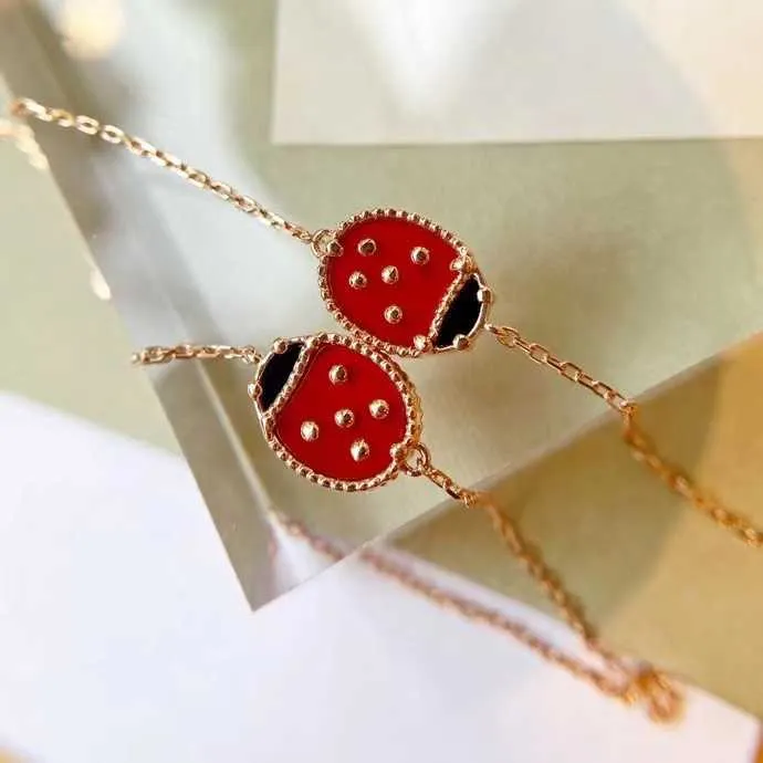 Moda moda w wersji Van Ladybug haute couture v złota gruba plastowana 18 -karatowa bransoletka różana dla kobiet prosta i wykwintna biżuteria z logo