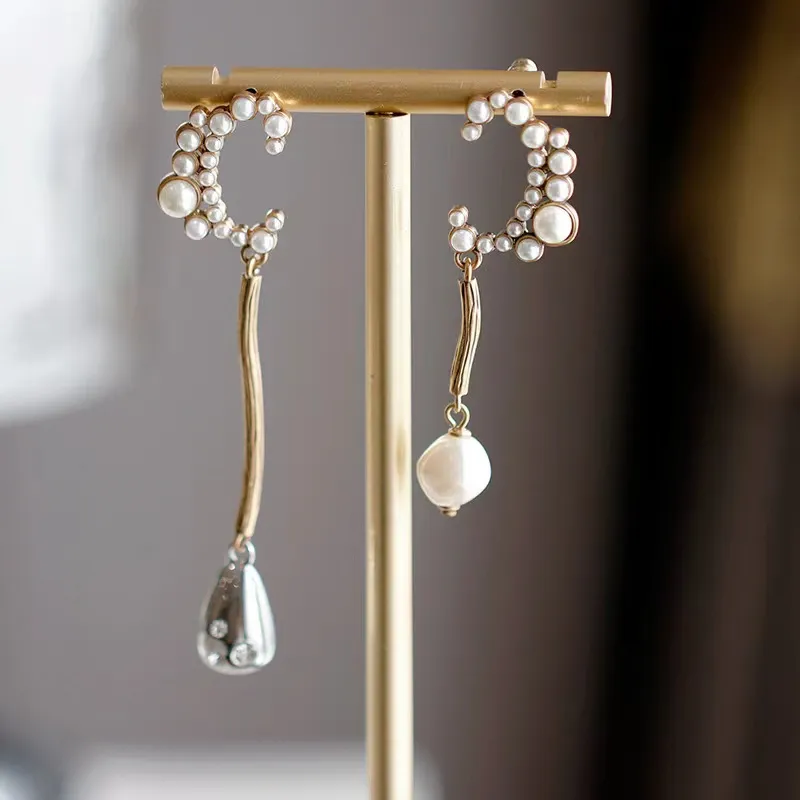 Individualiserad kall vind halvmåne örhängen naturlig barock pärldroppe hänge vintage lång asymmetriska örhängen smycken