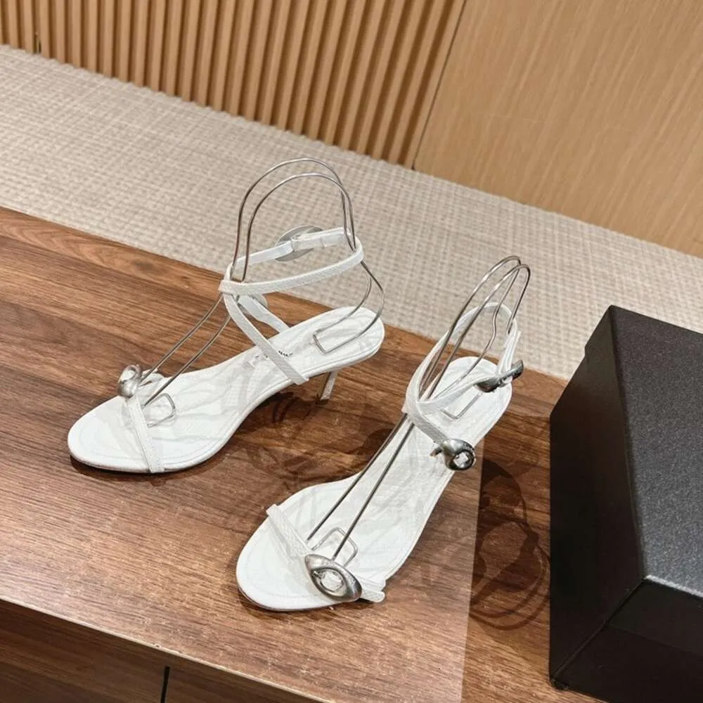 İlkbahar/Yaz Yeni Moda Metal Tepe Mükemmel High Sandals Roman Seksi İnce Topuk Açık Ayak Parmağı Kadın Ayakkabıları