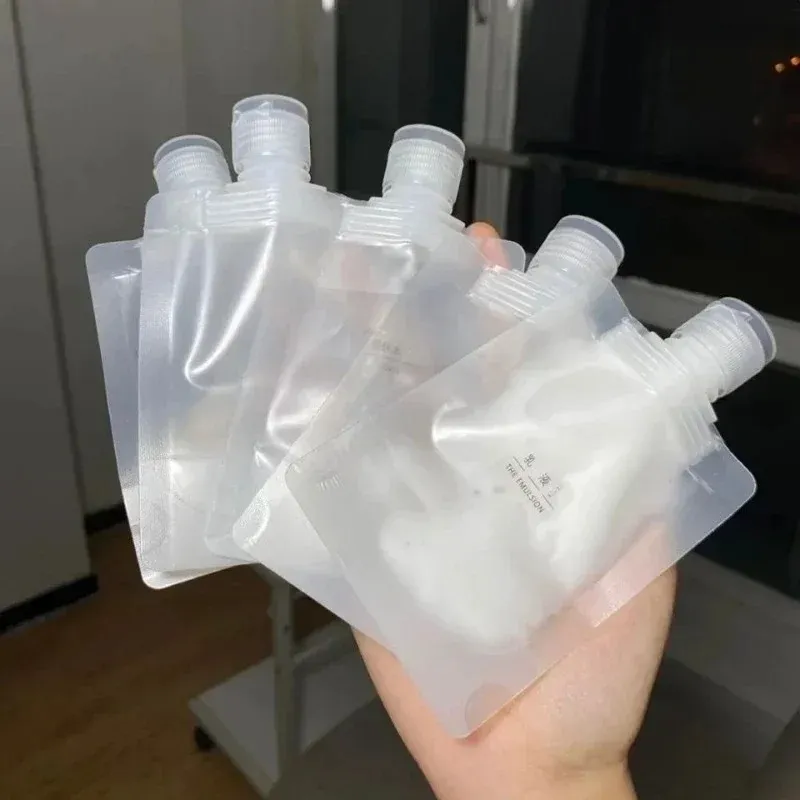 Yeni 2024 30/50/100ml Clamshell Ambalaj Çantası Stand Up Spout Torçası Plastik El Dezenfek Çıkarma Şampuan Makyaj Makyaj Sıvı Şişeler Travelfor