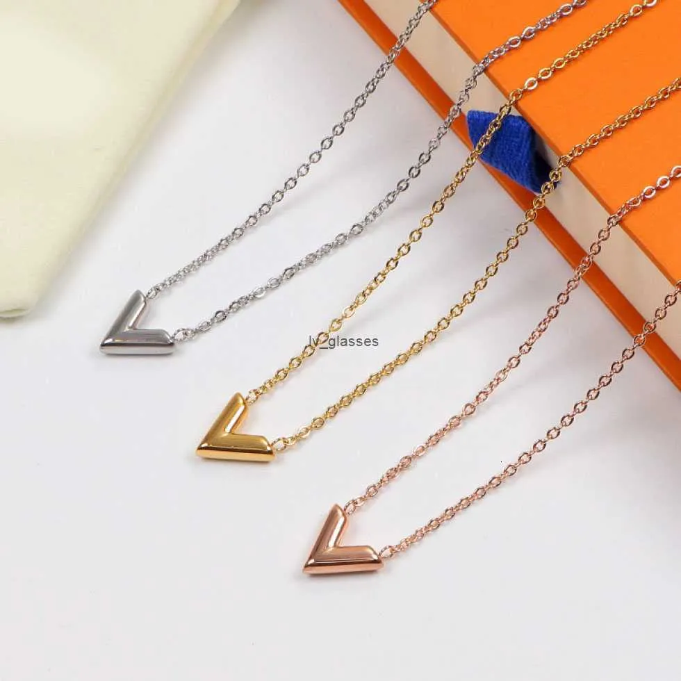 Luxury Letter Charm Pendant Chain Necklace Brand Designer Gold Silver Plated rostfritt stål Chokers Fashion Jewerlry Accessories With Box Never Fading