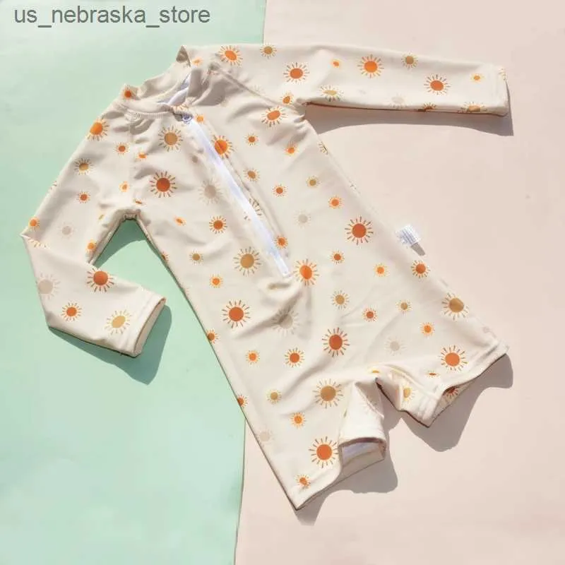 One-Pieces Childrens swimwear 2024 New Quincy Mei Summer Baby Boys and Girls Short sleeved Quick Drying Printed One piece swimsuit Q240418