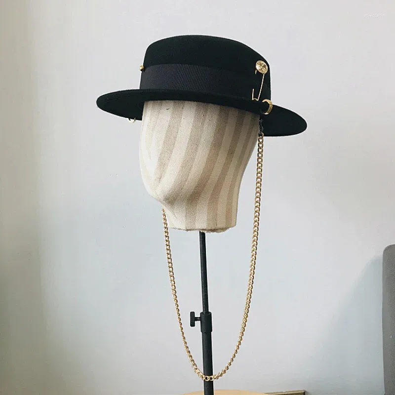 Bérets 2024 Hat de laine plate Femmes Automne et hiver Europe