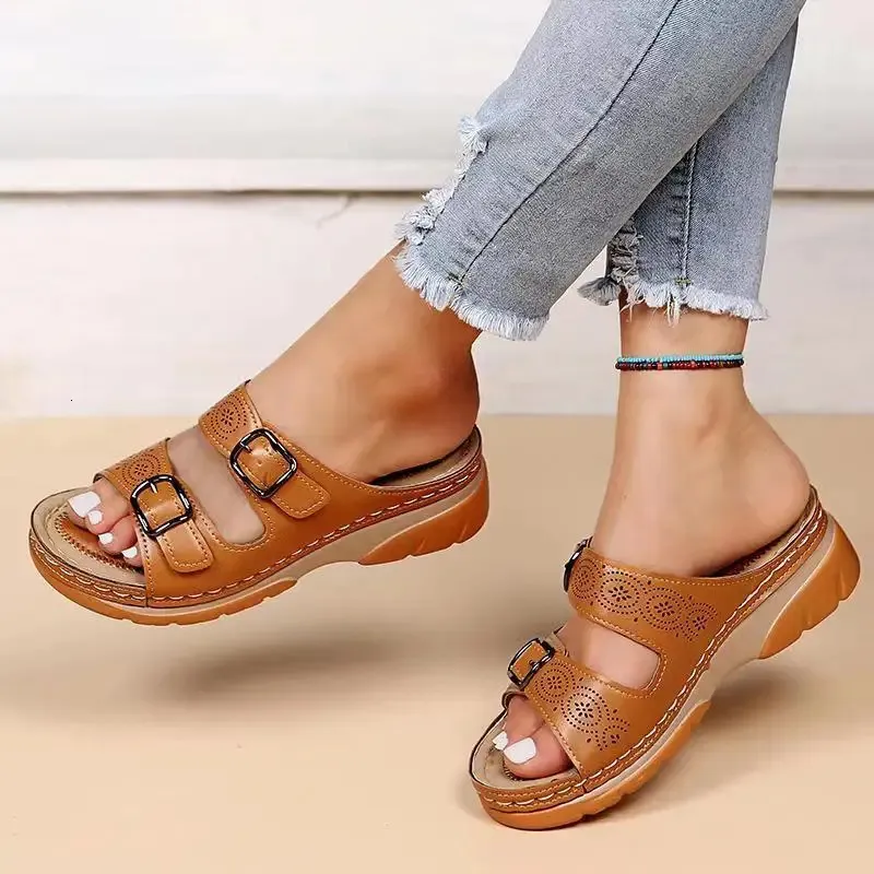 Kvinnor Stängt tå sommarskor Comfort Double Buckle Wedge Ladies Sandaler Plus Size Platform Casual tofflor Kvinnor 240403