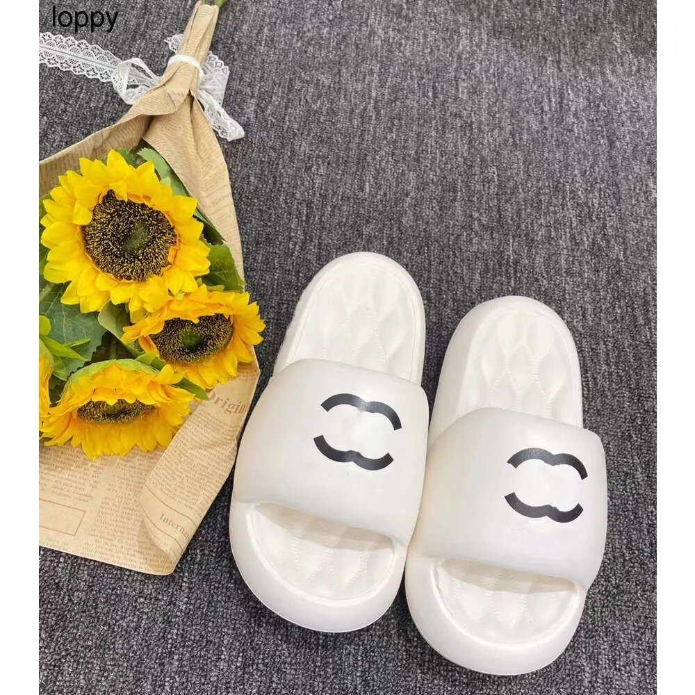 24SS Slides Sandal Slippers Beach Classic Flat Sandal Luxury Lightweight Love Soled Wear Wear Relipers Men Women Women Sandals Shoes