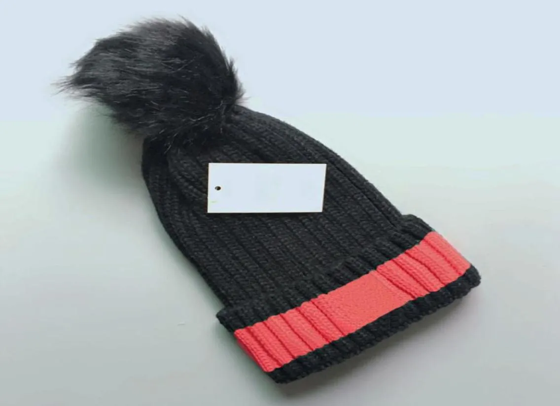 Fashions Bons d'hiver Capes chapeaux pour femmes hommes hommes parent enfant Bonnet avec réel pompes de fourrure de raton laveur