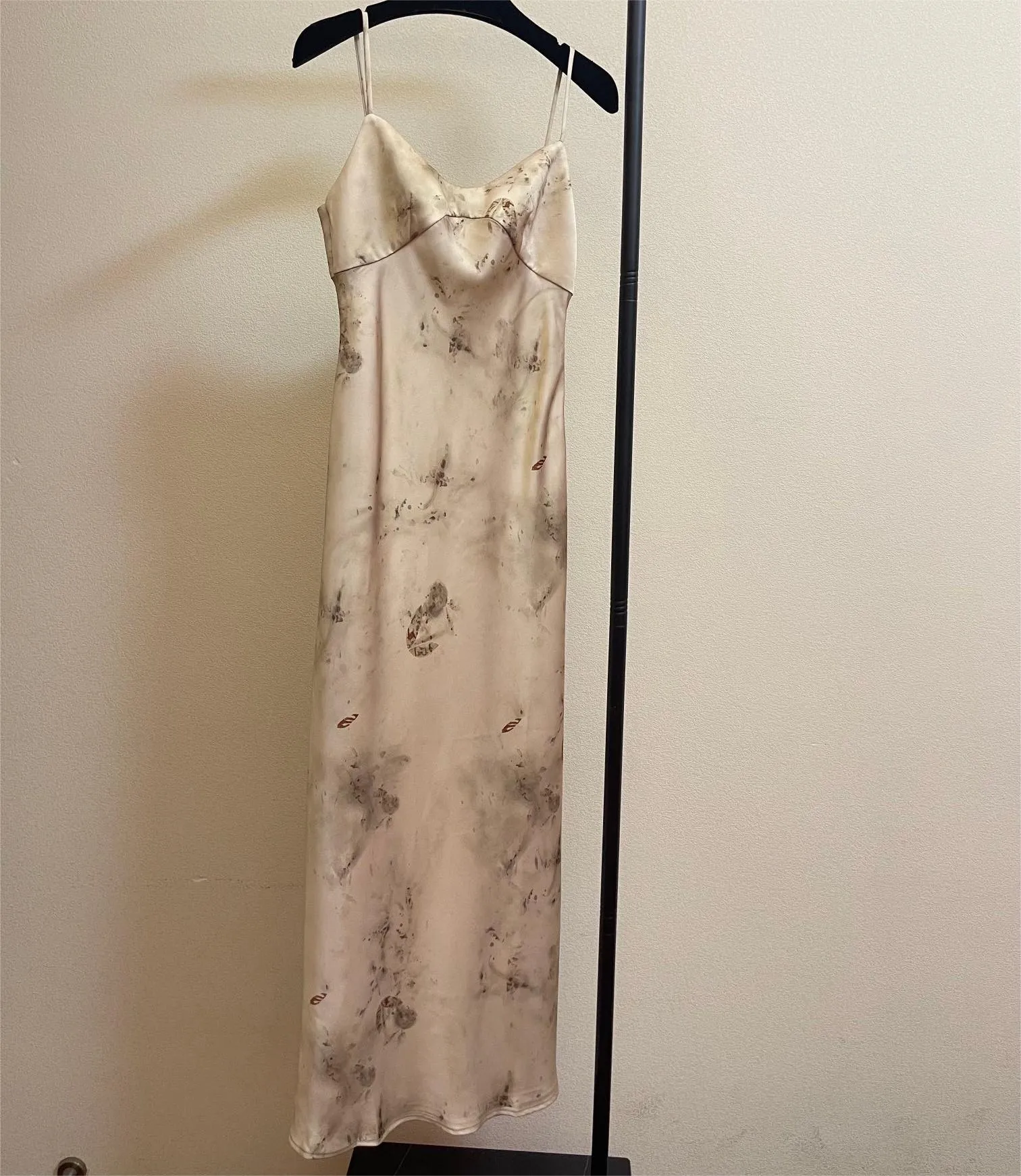 Trendy 2024 Designer Jurk Nieuwe Chinese V-hals Zen Sling Long Dress Light Light Luxury Style High End Tie Dyed Fishtail Slim Fit Satijnen stijl jurk
