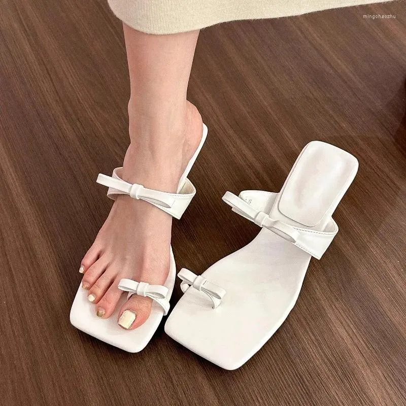 Hausschuhe Clip Zehen Frauen Schuhe Square Bow Sommer 2024 Low Heels Open Sandals Designer Flip Flops Zapatos Mujer Objektträger