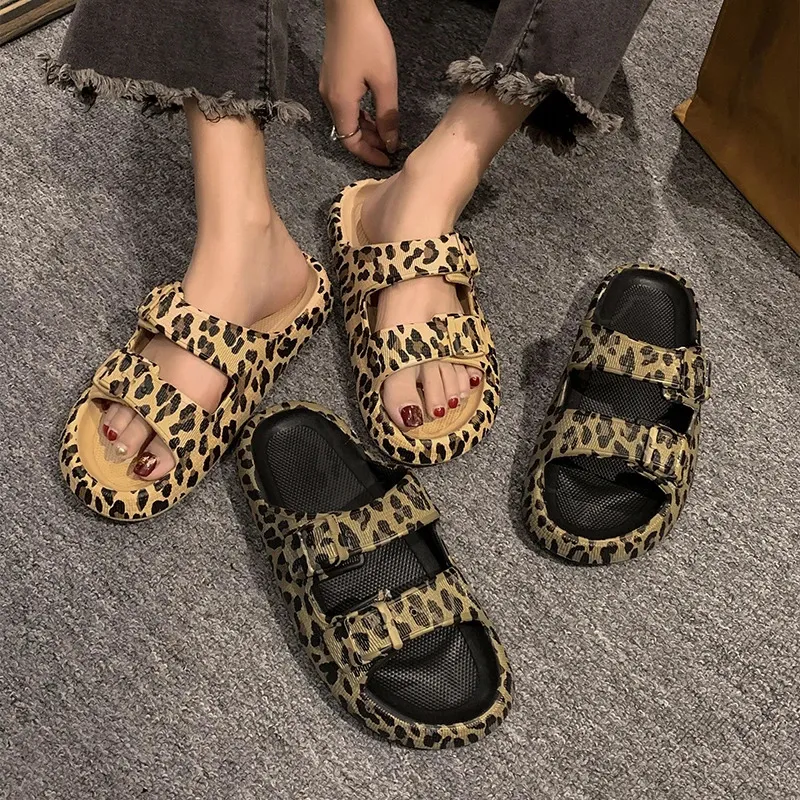 Plextes d'été Plate-forme d'impression léopard décontractée épaisse semelle intérieure et sandales extérieures couple chaussures de plage 240412