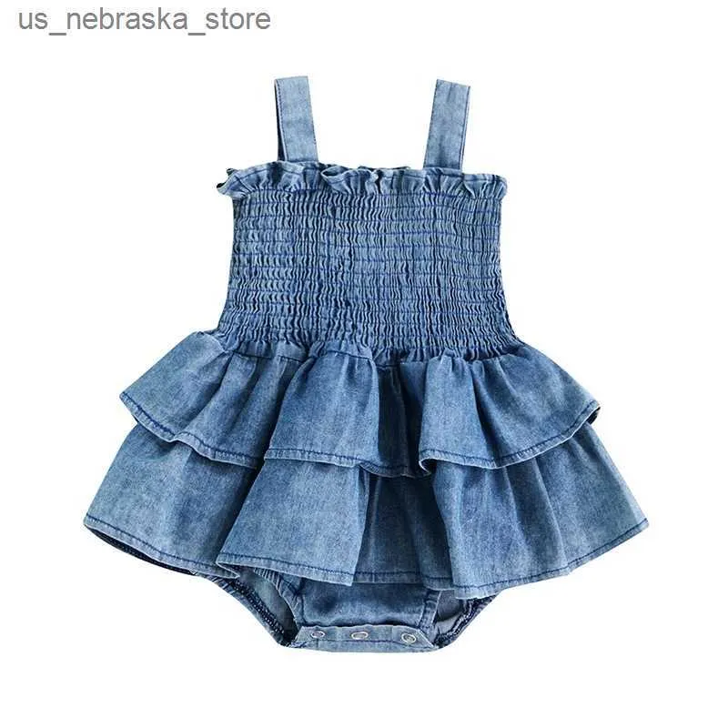 Платья девочки Baby Summer Clothing Girl Джинсовая комбинезон с без рукавов с плиссированным дизайном подола и нижней пуговицей вверх милый комбинезон Q240418