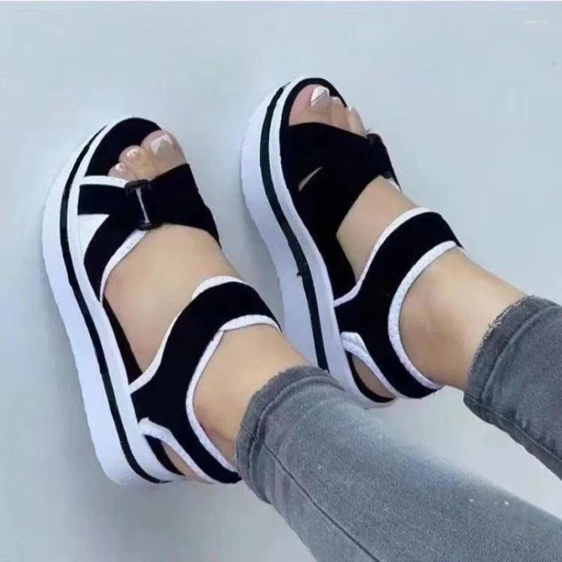 Casual Shoes Summer 2024 Kvinnor Flat Non-halk Open Toe Color Matching Sandals Pu Waterproof Beach Party