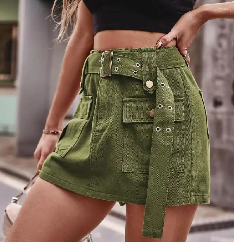 Jeans femininos Skort para mulheres Primavera/verão 2024 Botão de moda Pocket Strap Shorts jeans com rio de rua do cinto