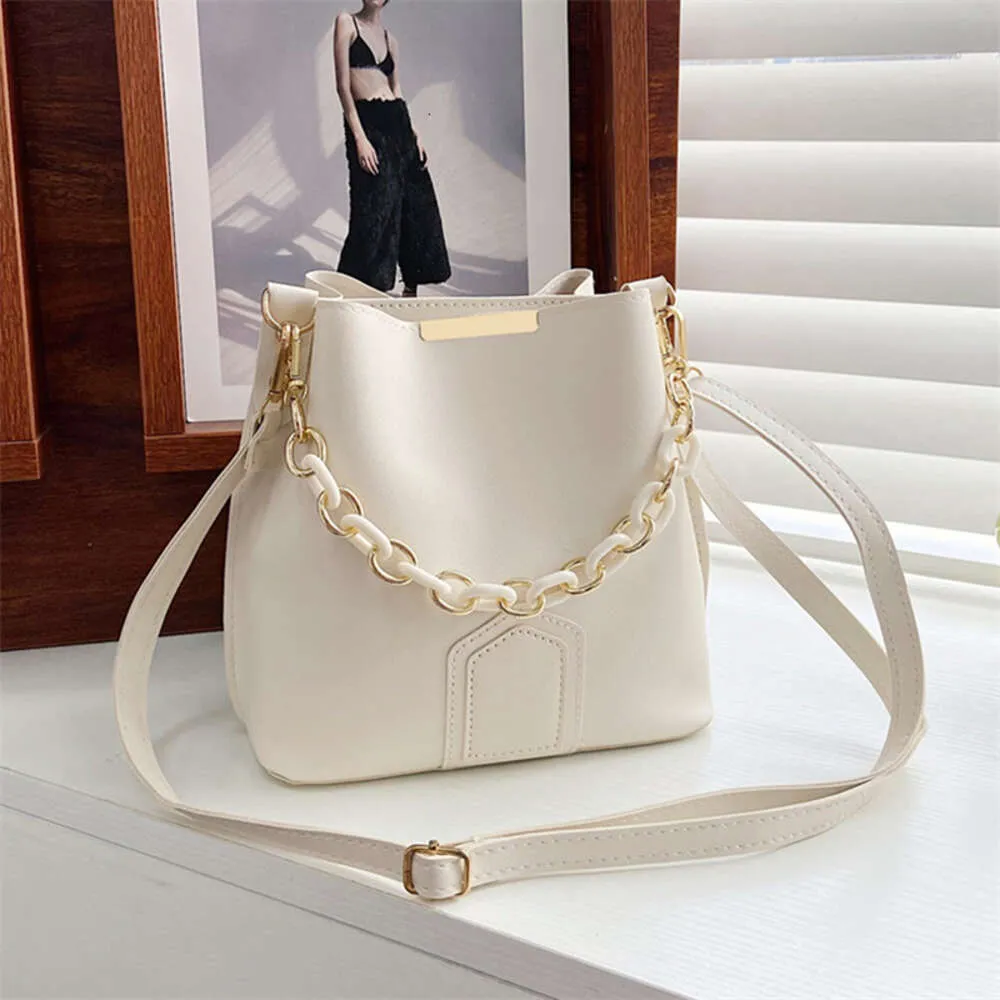 Retro elegante e elegante Tote Balde Bolsa Mulheres Cadeia Pu Couro Bola Portátil Viagem Moda Moda Simples Messenger Messenger