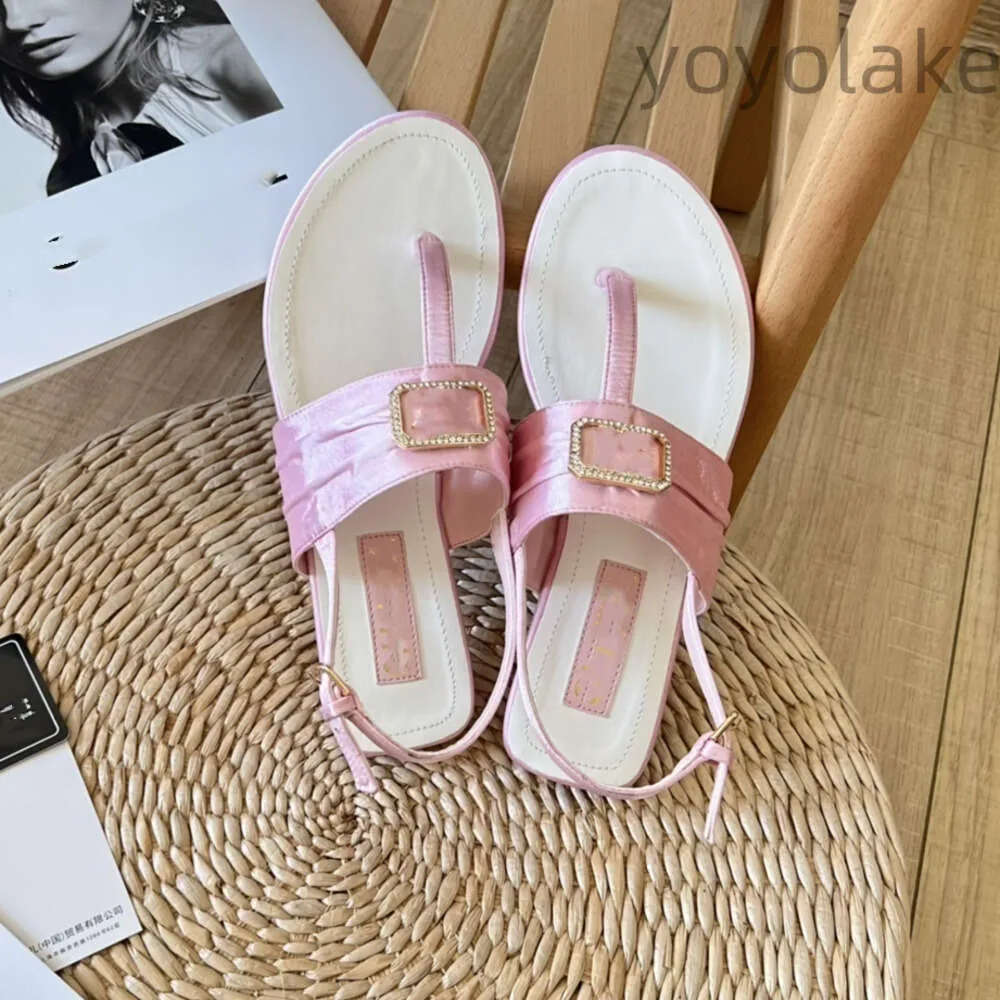 2025New Fashion Sandals Top Designer Pantoffeln Echtes Lederbrief Strandschuhe Outdoor Anti -Slip -Fischgramm -Hausschuhe Frauen Flat Gummi Schuhe Süßigkeiten Innenräume