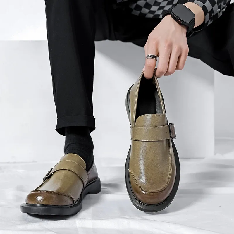 Chaussures décontractées Fashion Men de style britannique British Style Slip on Summer Men Men Leather Soft Sole Office A13