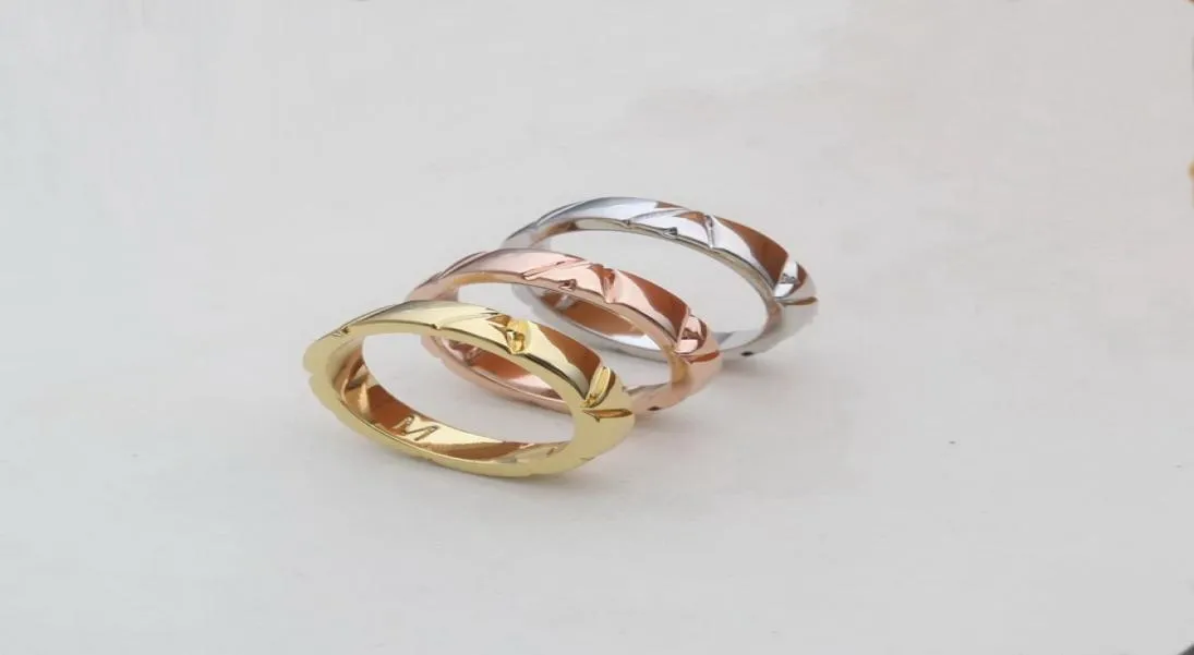 Europa America estilo moda Ring Men Lady Lady Womens Gold/Silver-Color Metal Gravado 18k Gold Plated Looks Volt Tamanho US6-US9 Q9O62P Q9O63P7786905