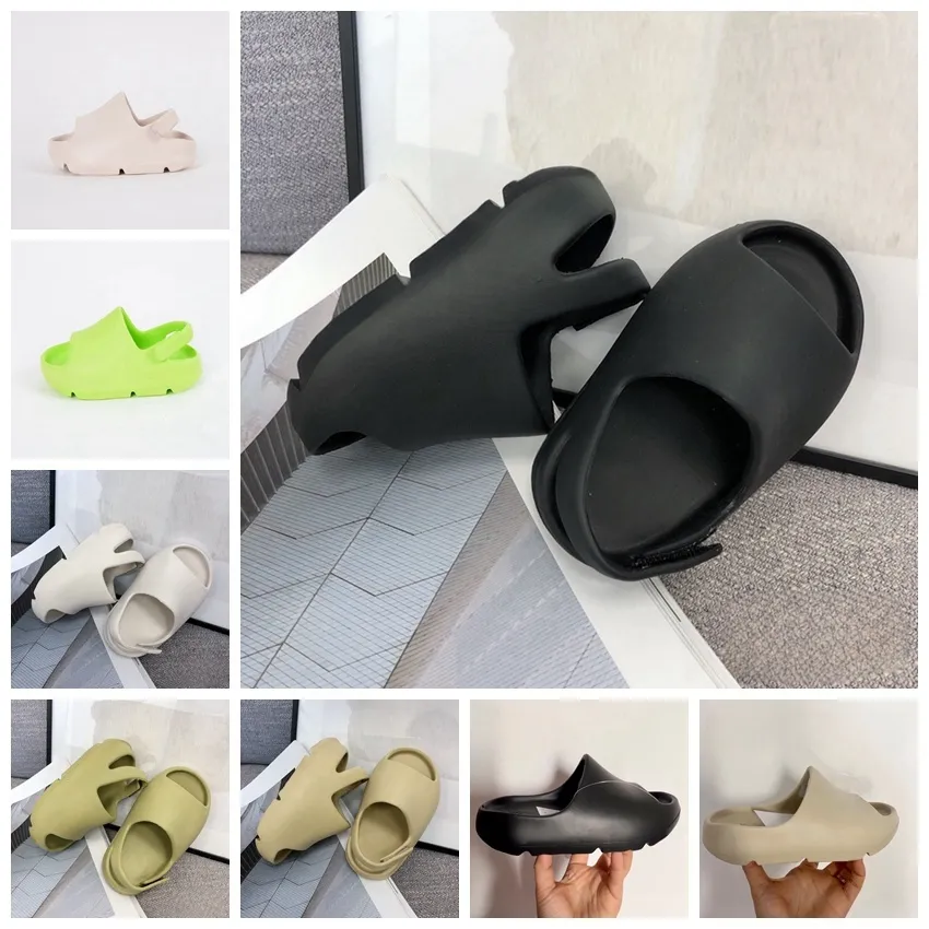 Slippers 2024 Nouveau designer glissant bébé nouveau-né pour bébé chaussures résine couverture glissante couvercle fumé en tout-petit garçons et filles sandales